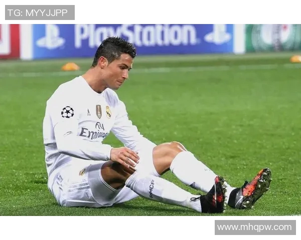 2004年足球明星球员回顾与成就分析，重温绿茵场上的辉煌瞬间